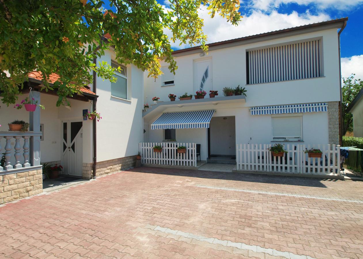 Apartments Mila 梅杜林 外观 照片